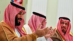 شاهد: محمد بن سلمان يتناول الغذاء مع مواطنيه في "نيوم"