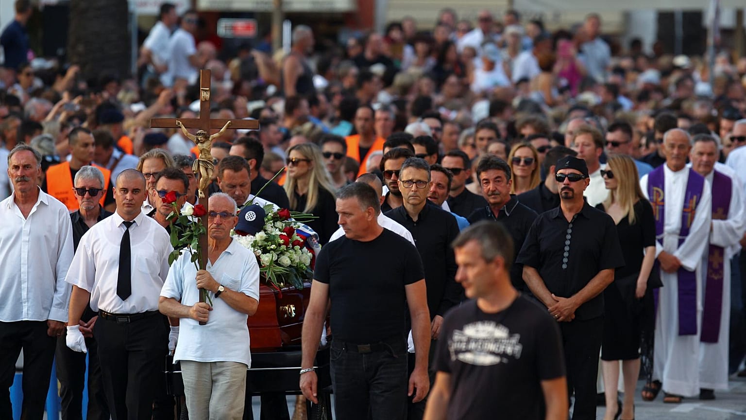 Croatia bids emotional farewell to beloved singer Dragojevic