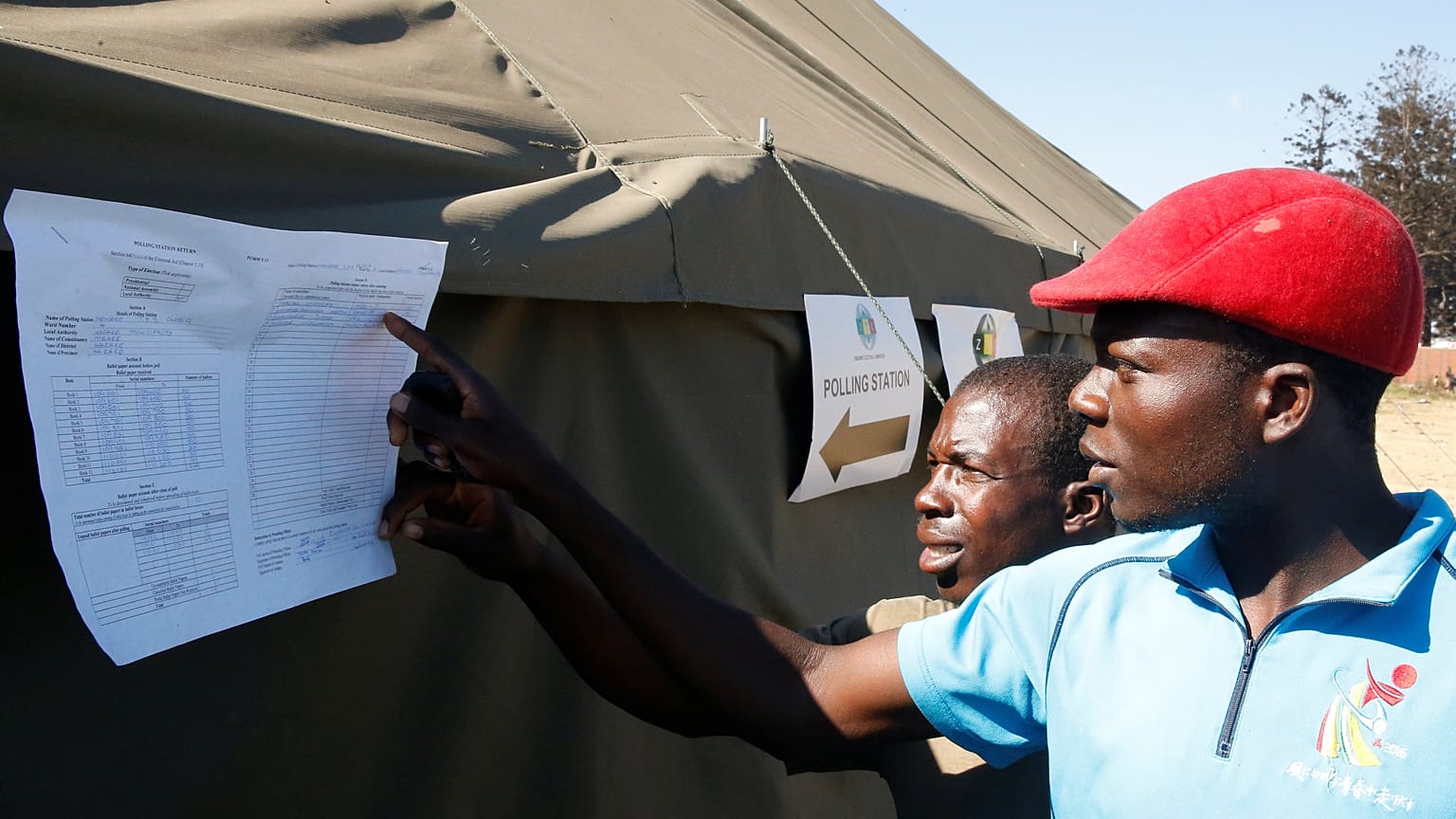 Partido do poder no Zimbabué conquista maioria de dois terços no Parlamento