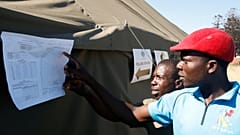 Partido do poder no Zimbabué conquista maioria de dois terços no Parlamento