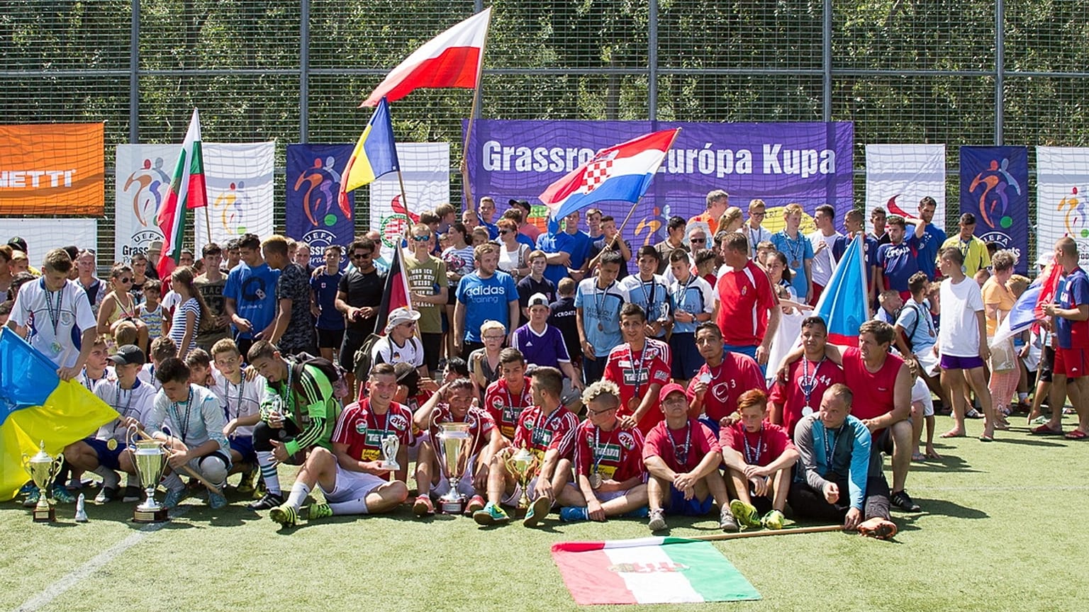Gyermekotthonok lakóinak rendeztek mini foci vb-t Kecskeméten