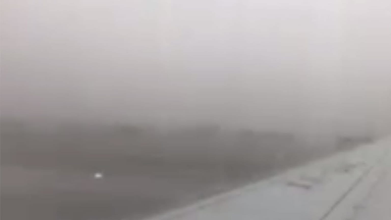 Video: Moment des Flugzeugabsturzes in Mexiko mit 103 Überlebenden