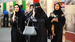 هيومان رايتس ووتش: السعودية تعتقل ناشتطين حقوقيتين