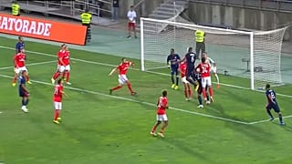 Defesa "encarnada" batida nas alturas no primeiro golo dos franceses