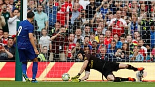 Aos 36 anos, Petr Cech ainda garante vitórias na baliza do Arsenal