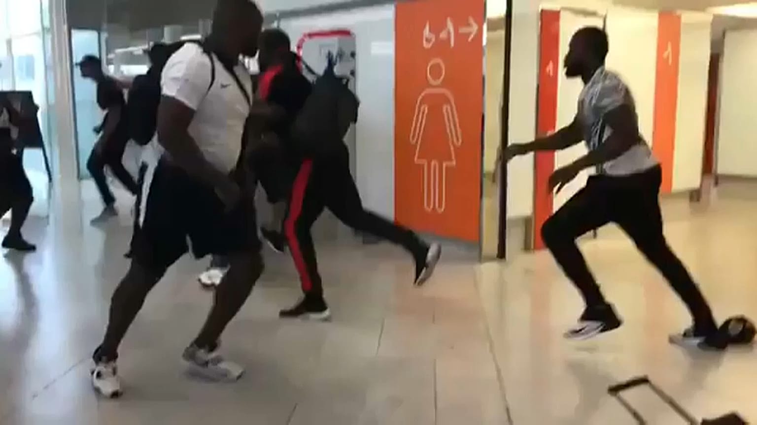 Batalha em Orly dos rappers franceses Booba e Karis