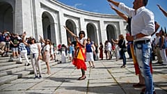 Spain's retired army takes on the government over Franco remains 