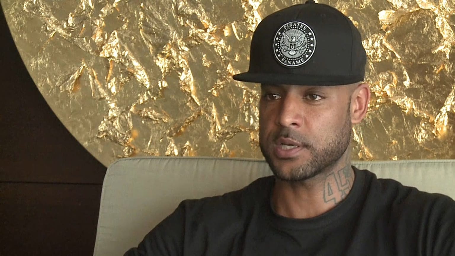 Der Rapper Booba in einem Interview