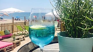 Französische Trikolore trifft Wein: Nach Weiß und Rot kommt Blau