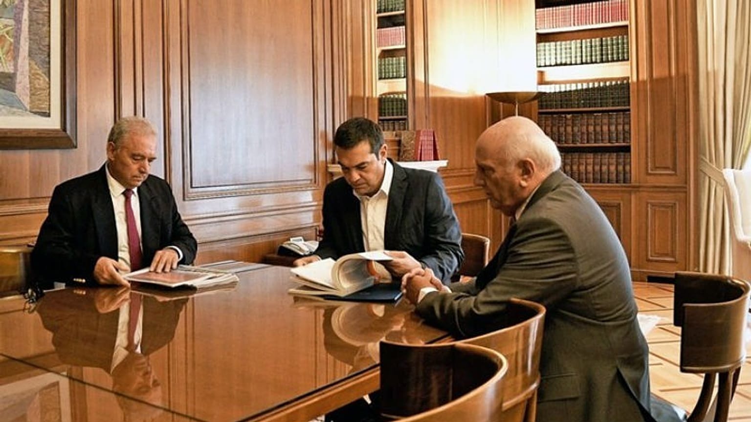 Τσίπρας: Συναγερμός για αλλαγές σε Μάνδρα και Μάτι