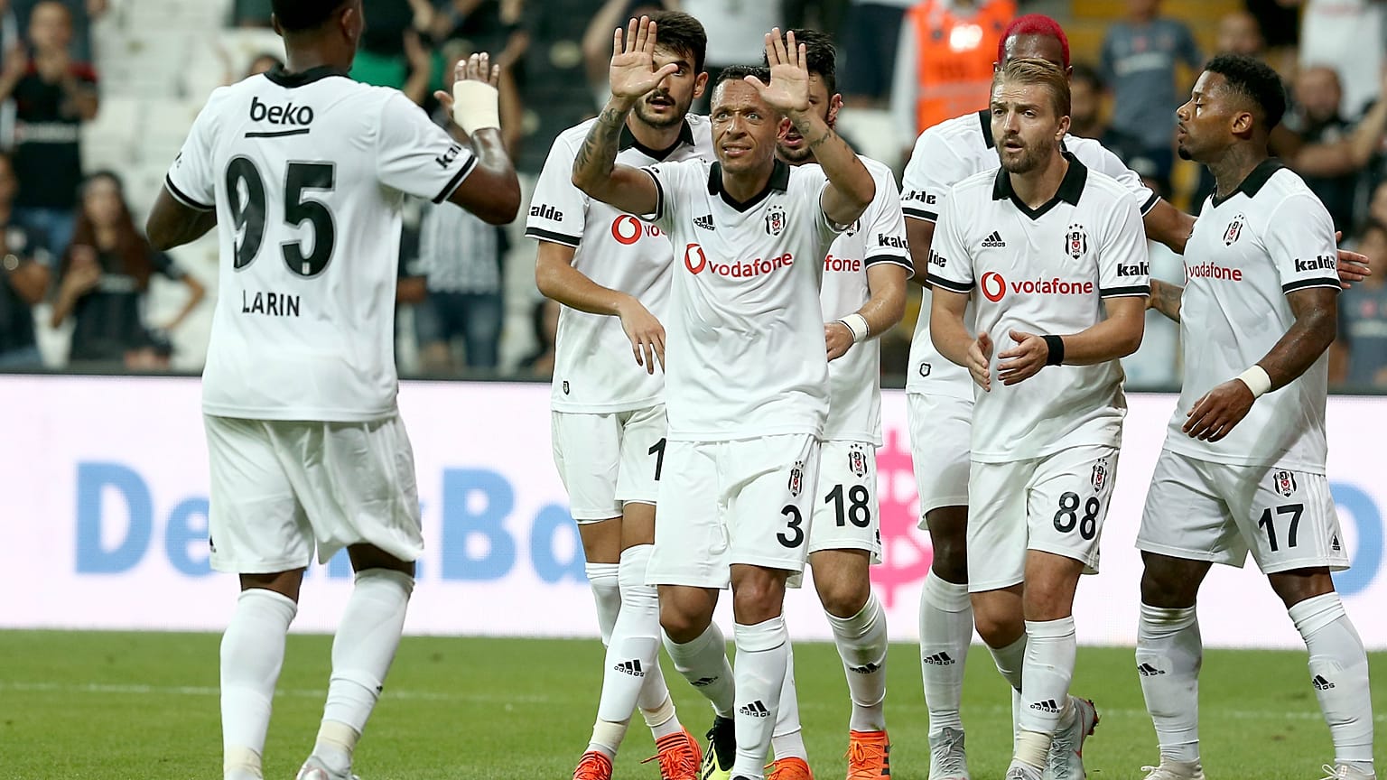 Beşiktaş'tan yarım düzine gol