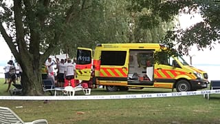 Villám csapott a strandolókba a Balatonnál
