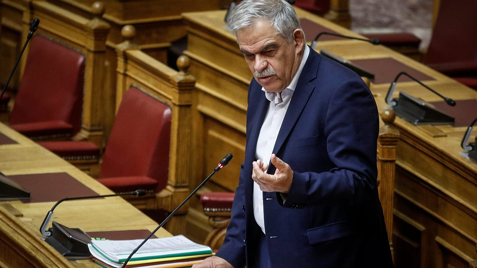 Yunanistan’da yangınlar istifa getirdi