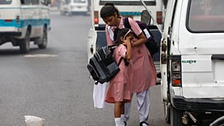 Pakistan: Kız çocuklarının eğitimine karşı çıkanlar 12 okula saldırdı