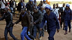 Presentes a tribunal membros da oposição zimbabueana