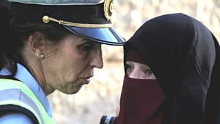 Danimarka peçeli bir kadına ilk cezayı kesti