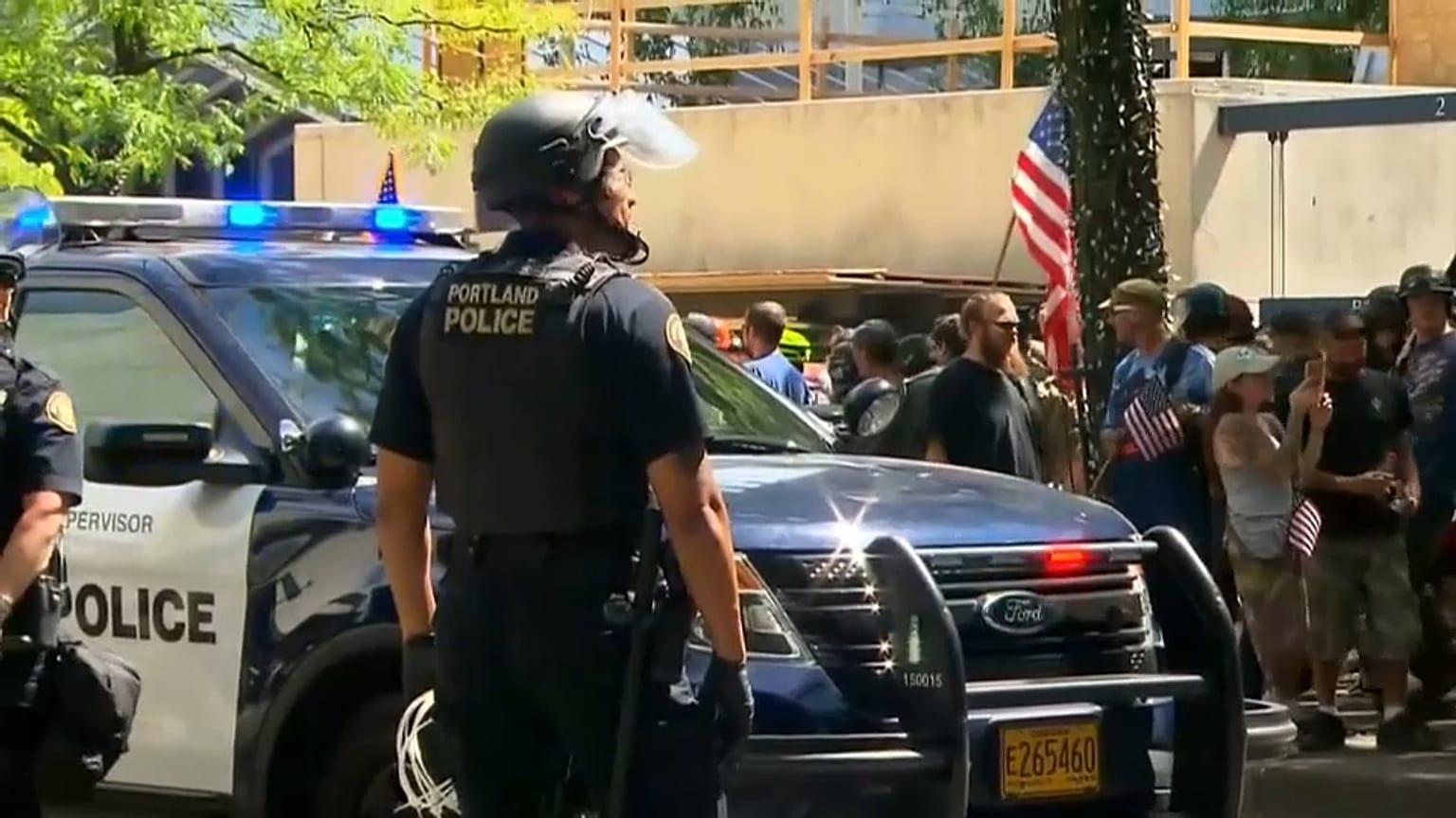 Jornada de manifestaciones supremacistas y antifacistas sin incidentes graves en Portland