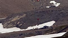 Trauer um 20 Tote: Ju-52 senkrecht zu Boden gestürzt