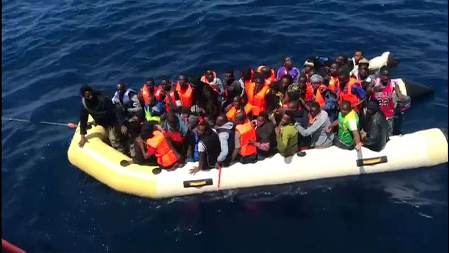 إنقاذ 400 مهاجر حاولوا العبور من المغرب إلى اسبانيا