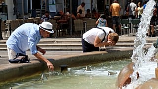 «Ψήνεται» όλη η Ευρώπη – Σαρώνει το κύμα καύσωνα