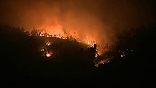 Incêndio de Monchique permanece ativo pelo quarto dia seguido