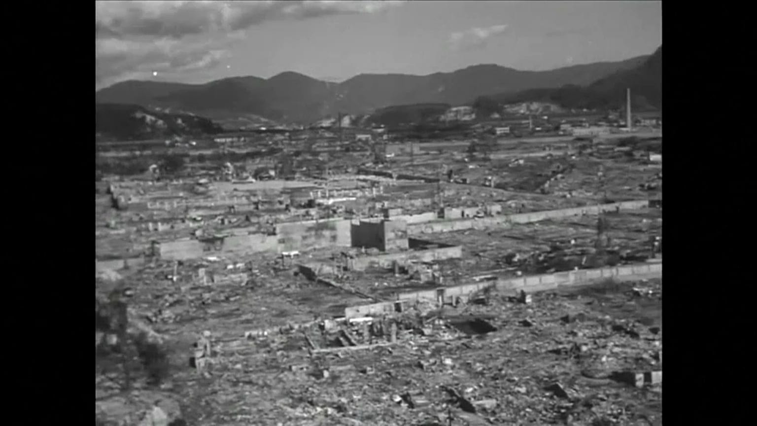 Hiroshima, 73 anni fa il disastro nucleare che spazzò via uomini e case