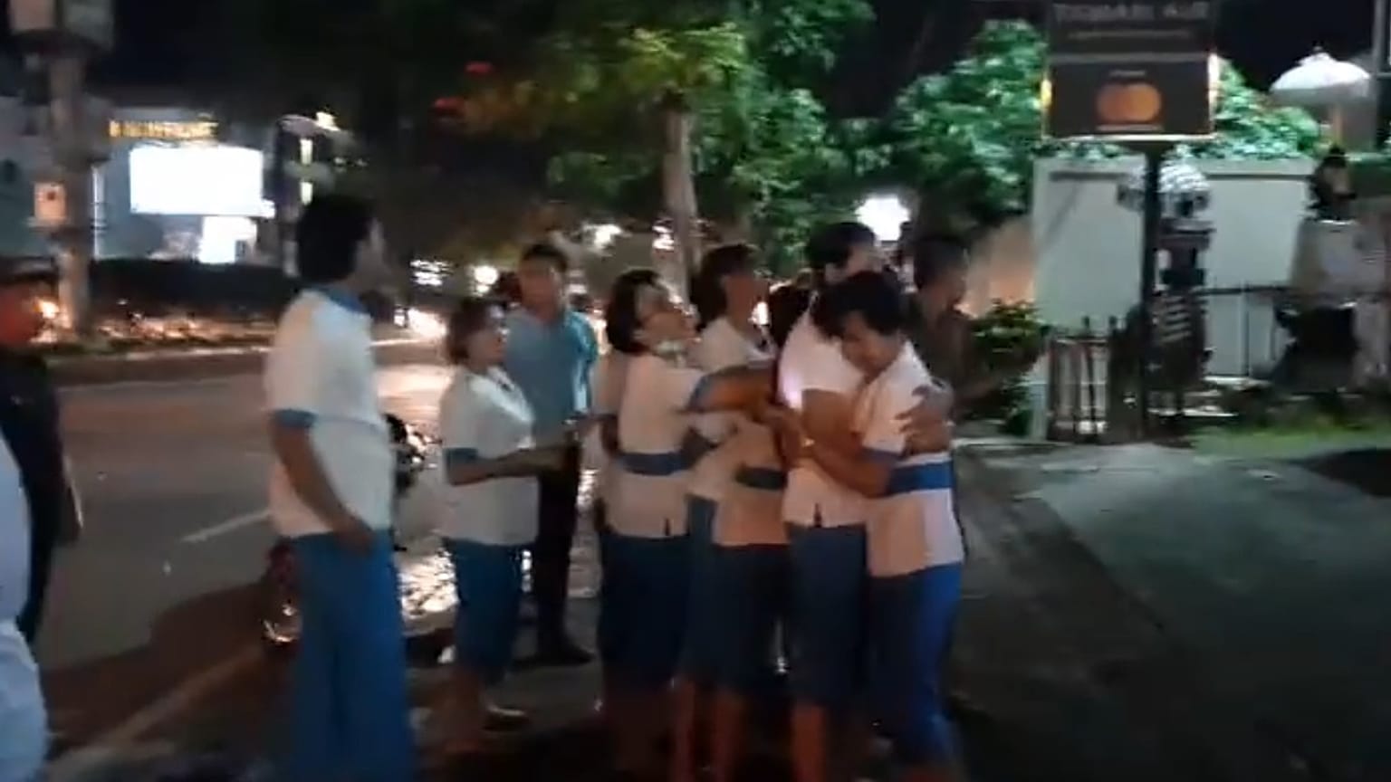 Locals and tourists share frightening accounts of deadly Indonesia earthquake | The Cube