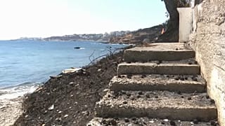 Fejek hullottak a görög tűzoltóknál és a rendőrségnél