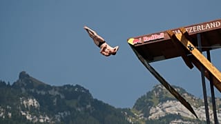 27 Meter freier Fall: Ab in den Vierwaldstättersee