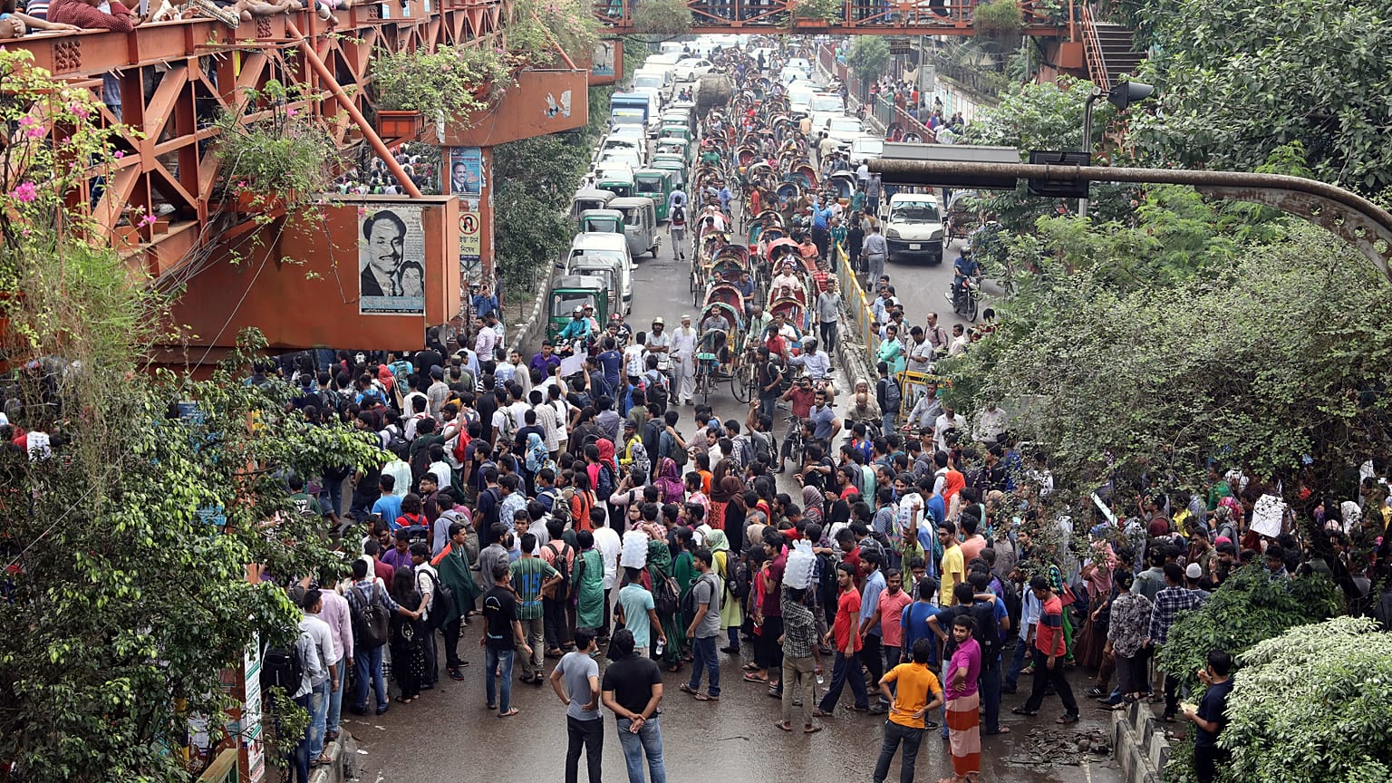 Bangladeş başkenti Dakka'da öğrenci protestoları