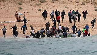 Desembarco en la playa de Del Canuelo después de el Estrecho de Gibraltar.