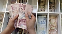 Yükselen dolar ithalatçı firmaları nasıl etkileyecek?