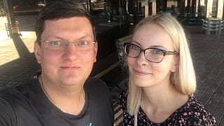 Maria Motuznaya y su abogado Alexey Bushmakov