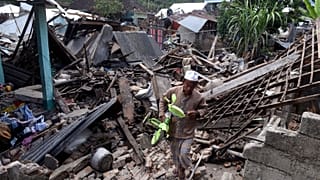 Sismo arrasa ilha indonésia de Lombok