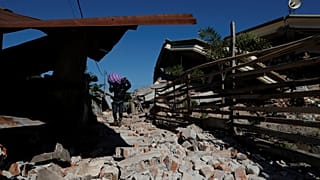 Ινδονησία: Συνεχίζονται οι επιχειρήσεις διάσωσης