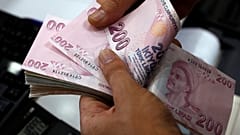 Gece yarısı 5,42 ile zirveyi gören Dolar/TL kuru 'ön mutabakat' haberiyle geriledi