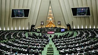 سوال مطهری از وزیر دادگستری درباره رفع حصر، مجلس ایران را به تشنج کشاند