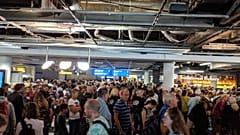 Chaos am Flughafen: Teilräumung von Familie aus Frankreich ausgelöst