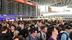 Monaco, passeggeri durante l'evacuazione del terminal