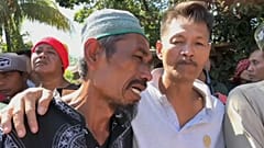 Nach schwerem Erdbeben: Bergungsarbeiten auf der Insel Lombok 