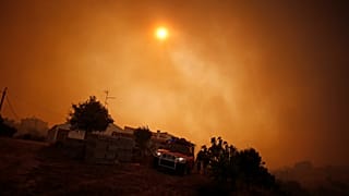 Ein Truck in Pedreira vor rauchverdunkelter Sonne