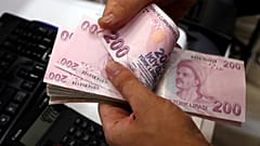 Κατρακυλά η τουρκική λίρα