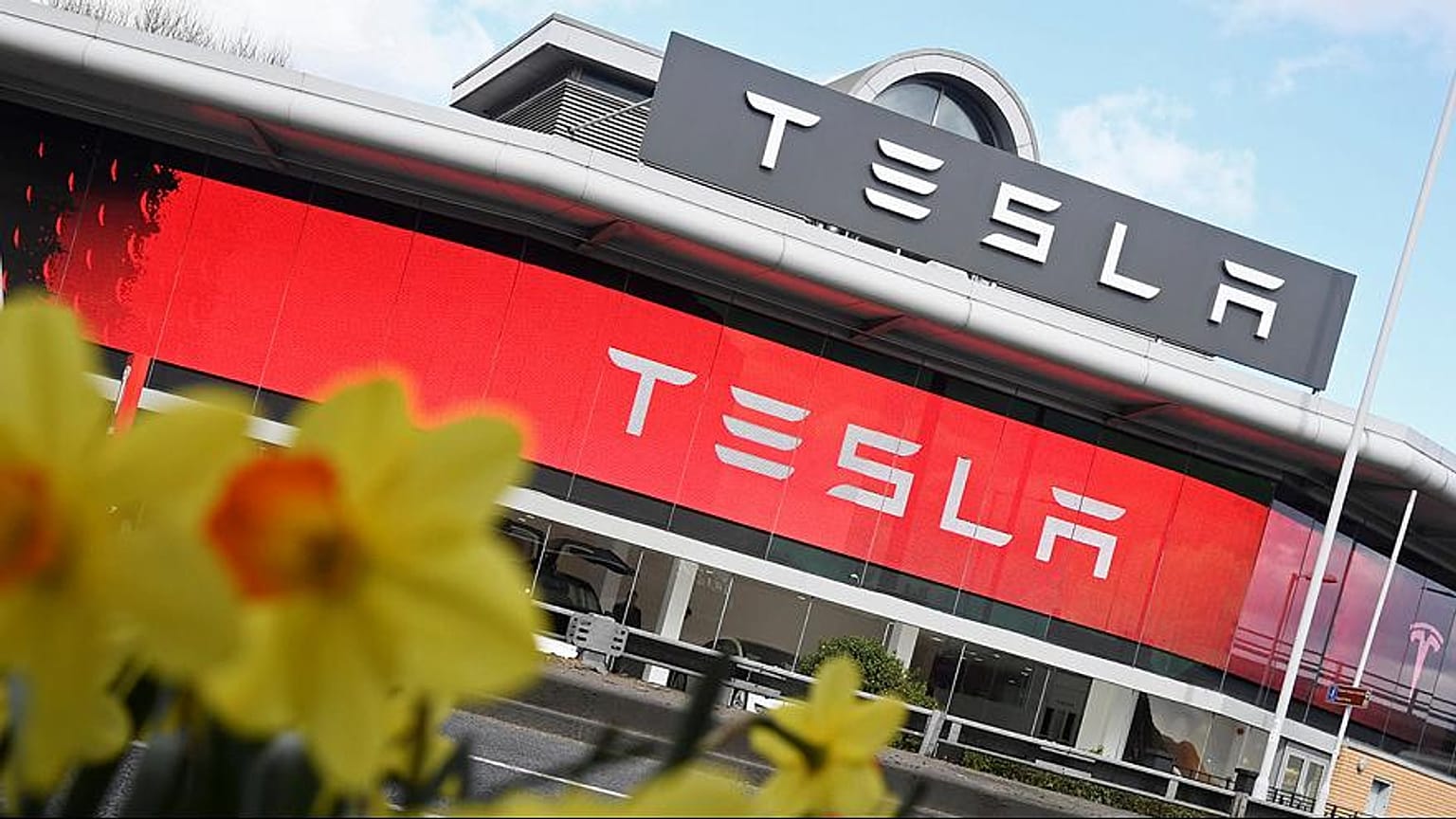 Tesla, Musk: Sto valutando la privatizzazione