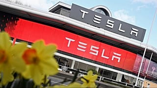 Musk kivezetné a Teslát