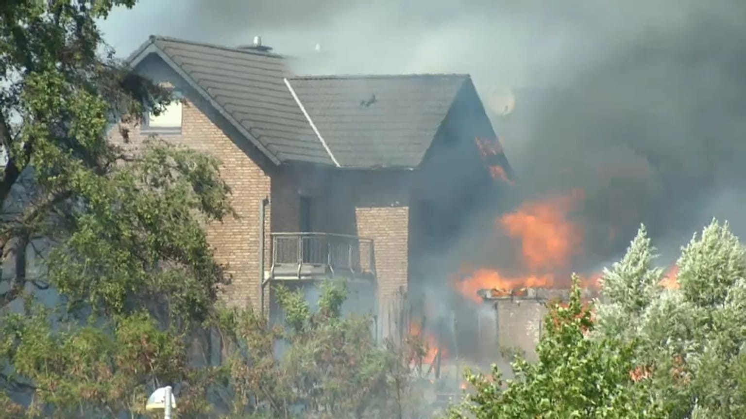 Decenas de heridos tras un espectacular incendio en Alemania