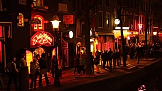 Amsterdam'ın ünlü Red Light District'i temizlenip girişler kısıtlanacak