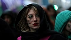 El Senado argentino rechaza despenalizar el aborto