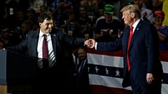 Trump, Ohio'da Troy Balderson ile seçim mitingi düzenledi