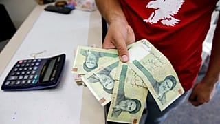 عقب‌نشینی بورس و صعود دلار؛ تکلیف ارز مسافری و دانشجویی روشن شد