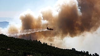 Les incendies gagnent du terrain au Portugal et en Espagne